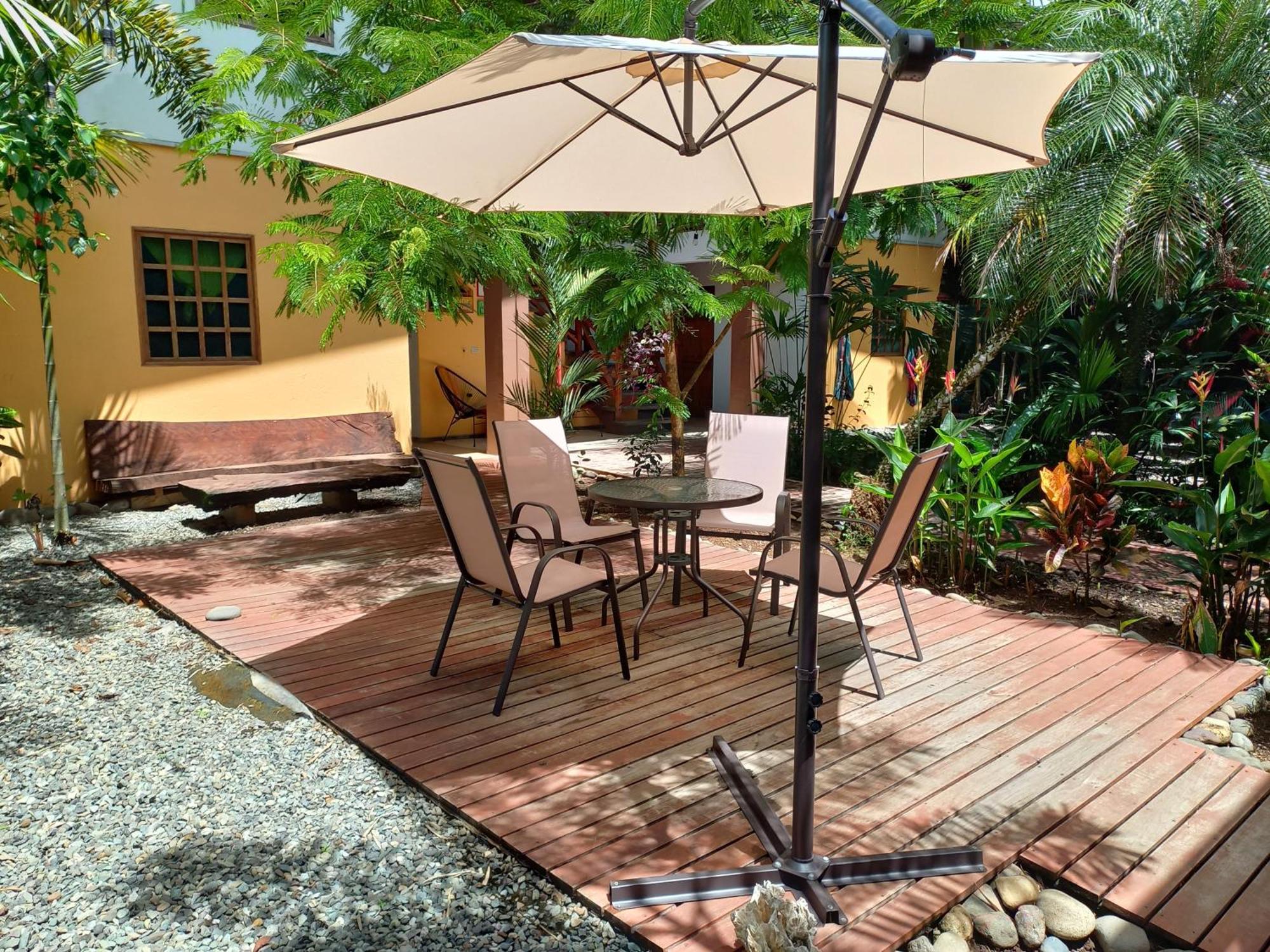 Pagalu Hostel Puerto Viejo de Talamanca ภายนอก รูปภาพ